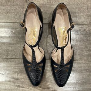 Vintage Salvatore Ferragamo T strap heels